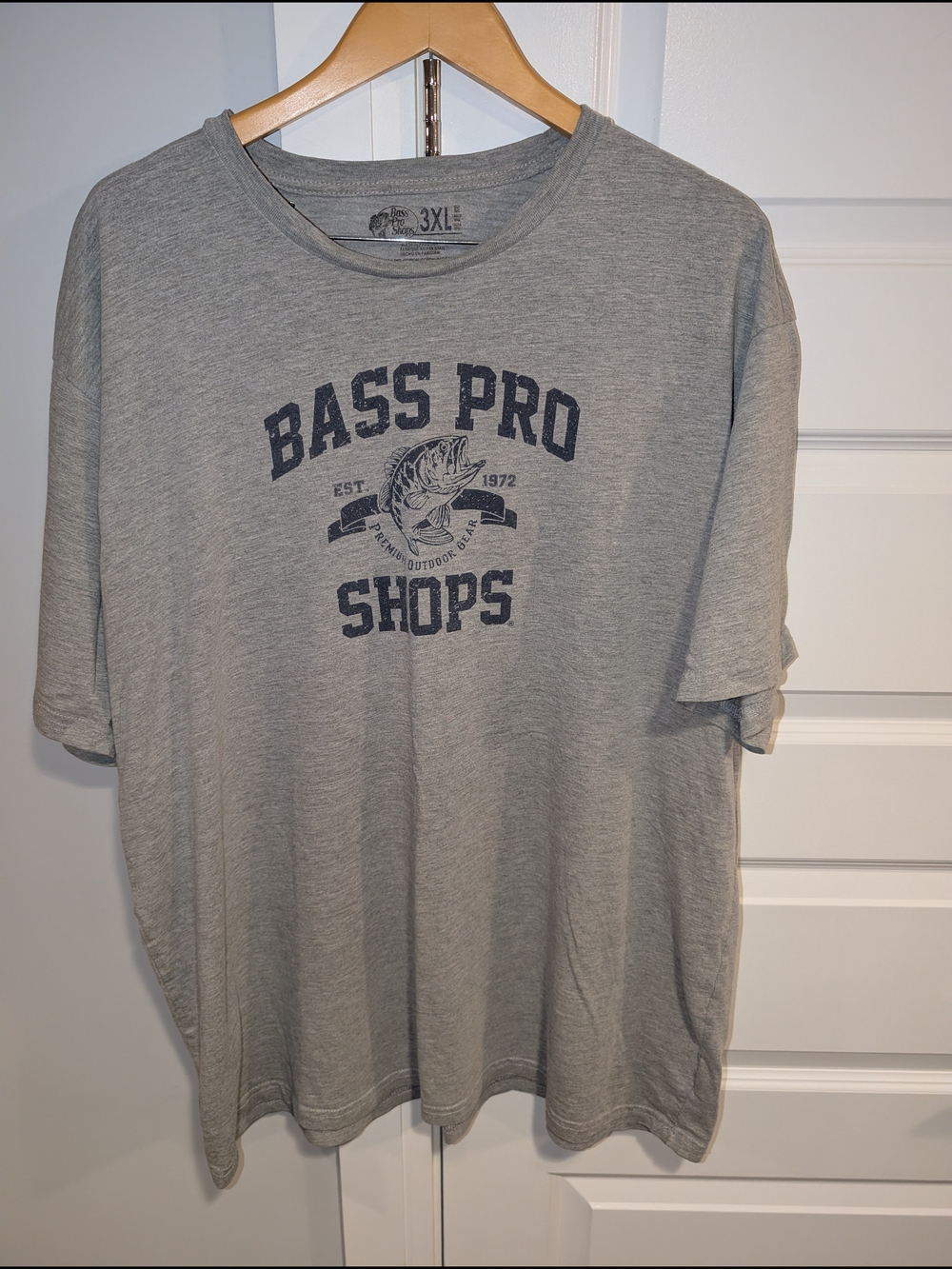 Bass Pro Shops Gray Fishing Graphic T‑Shirt